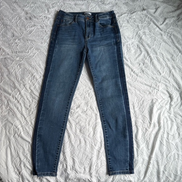 Kensie Blue Skinny Jeans Medium Wash with Dark Wash Detail - Picture 1 of 9